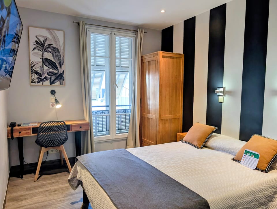 Standard Double Room | Select Comfort beds, in-room safe, desk, soundproofing