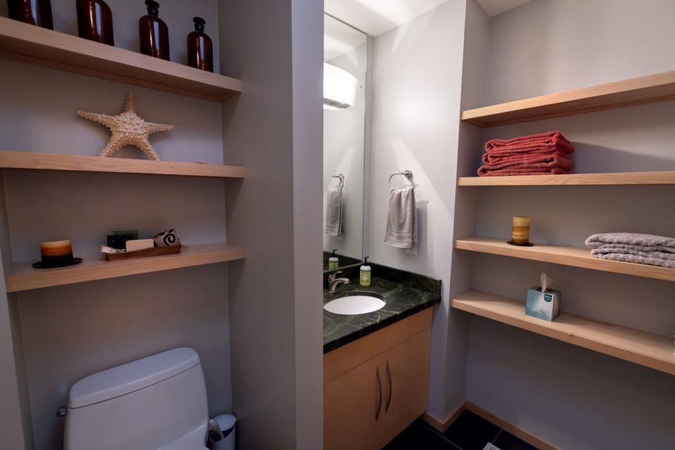 Bathroom by bedroom 2 and 3
