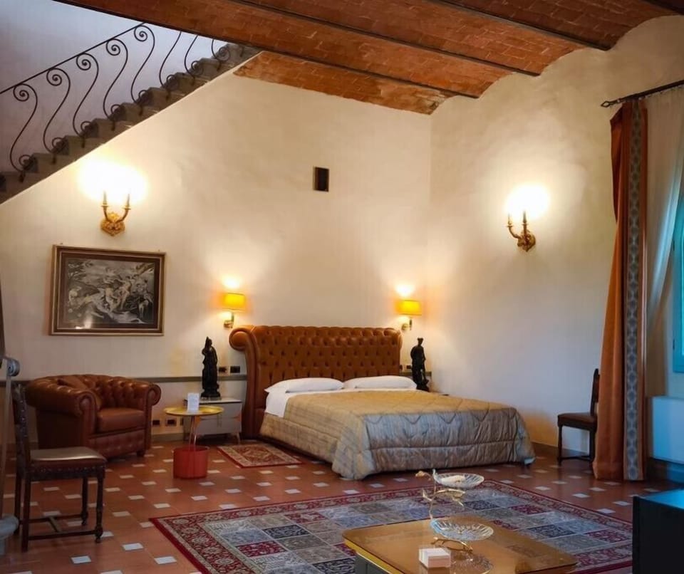 Deluxe Room (Senza Ascensore) | Hypo-allergenic bedding, minibar, in-room safe, individually decorated