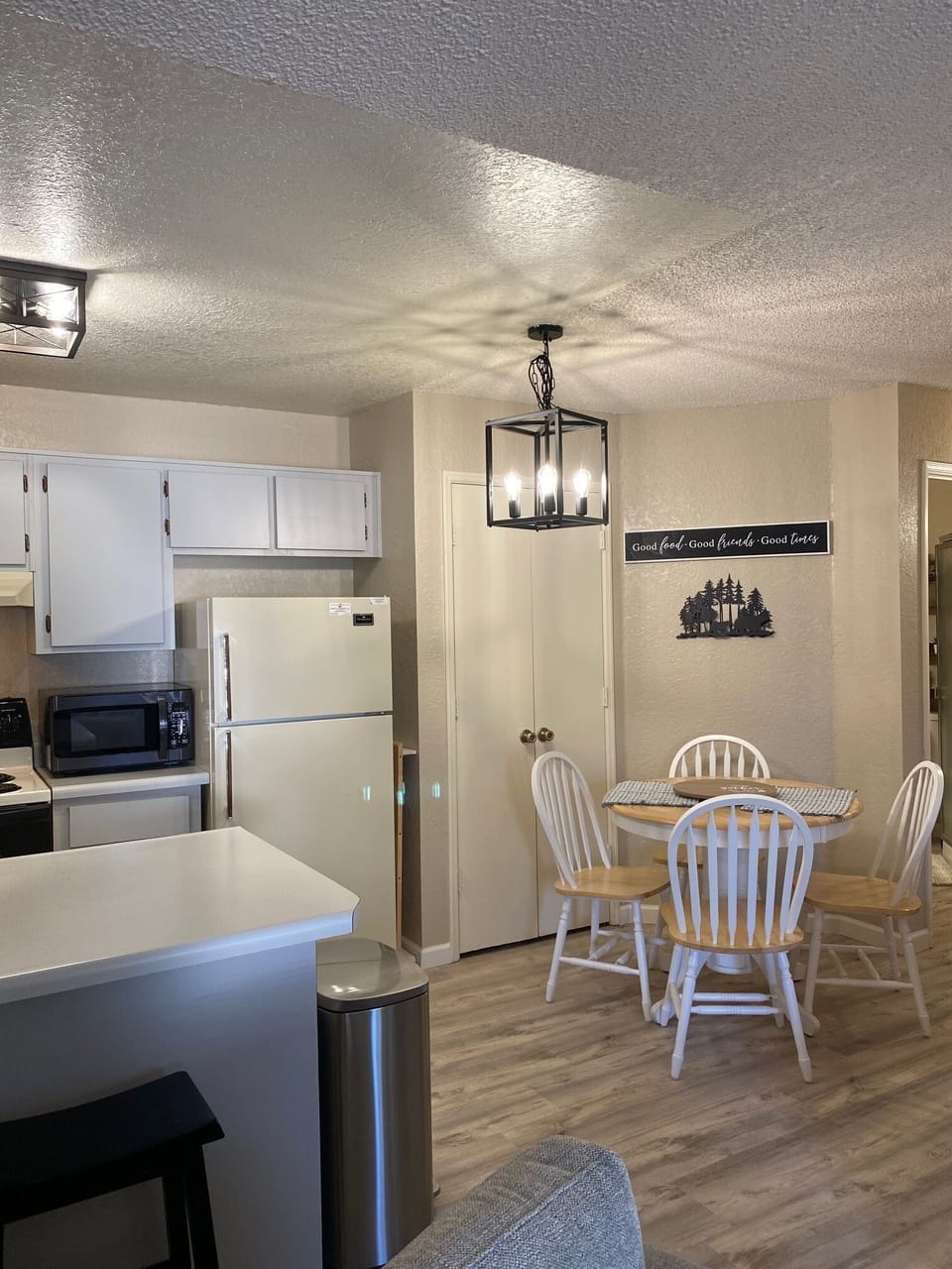 Kitchen & Dining area