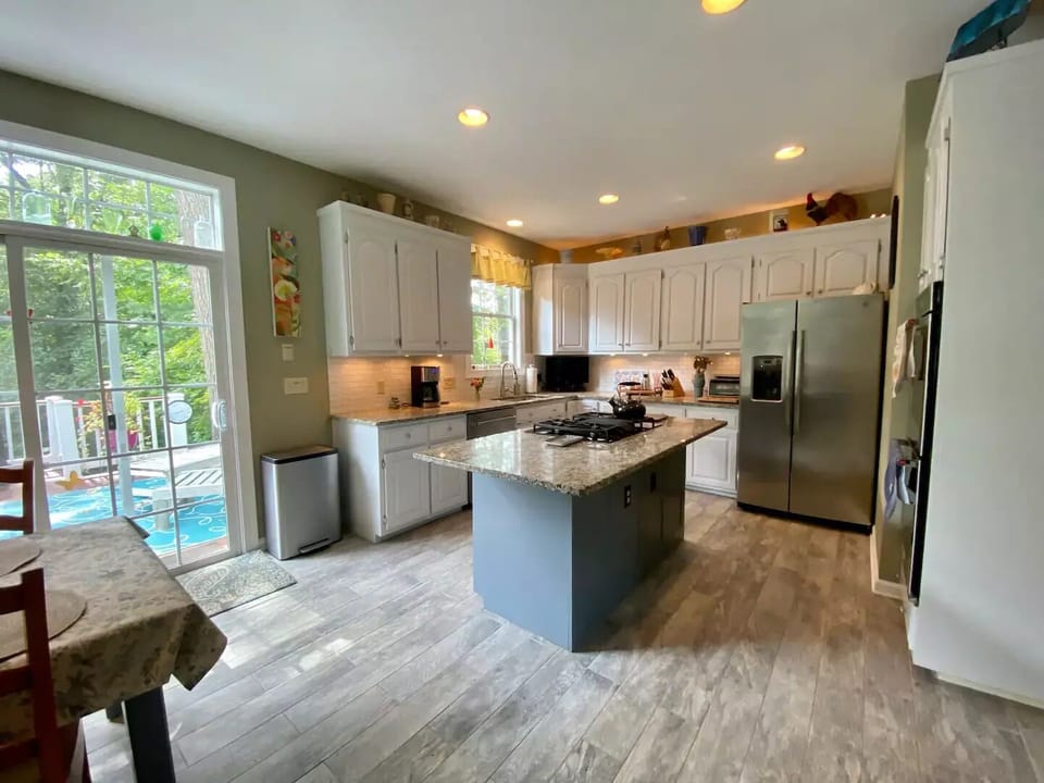  Fully stocked kitchen with w/double ovens. Everything you would need 