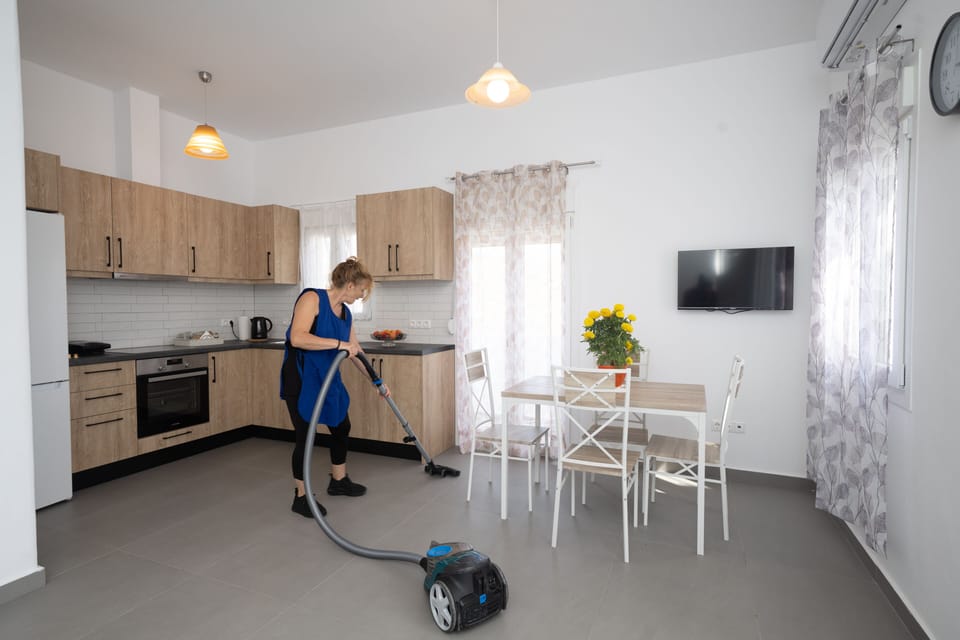 Luxury Suite | Hypo-allergenic bedding, blackout drapes, iron/ironing board, free WiFi