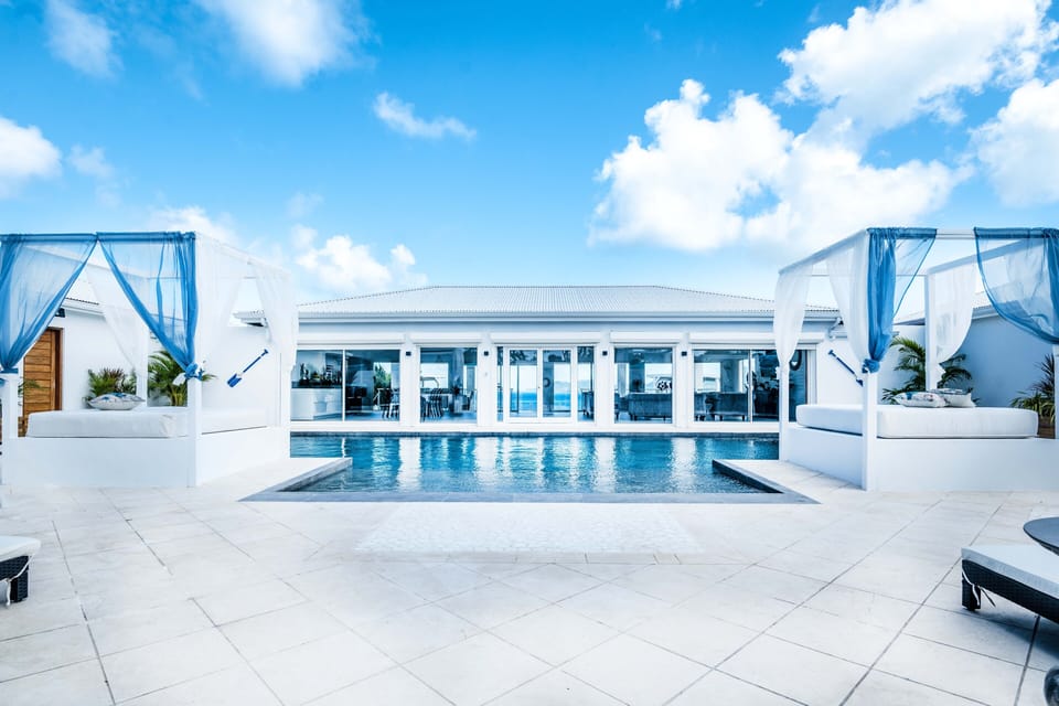 Main pool and living room entrance