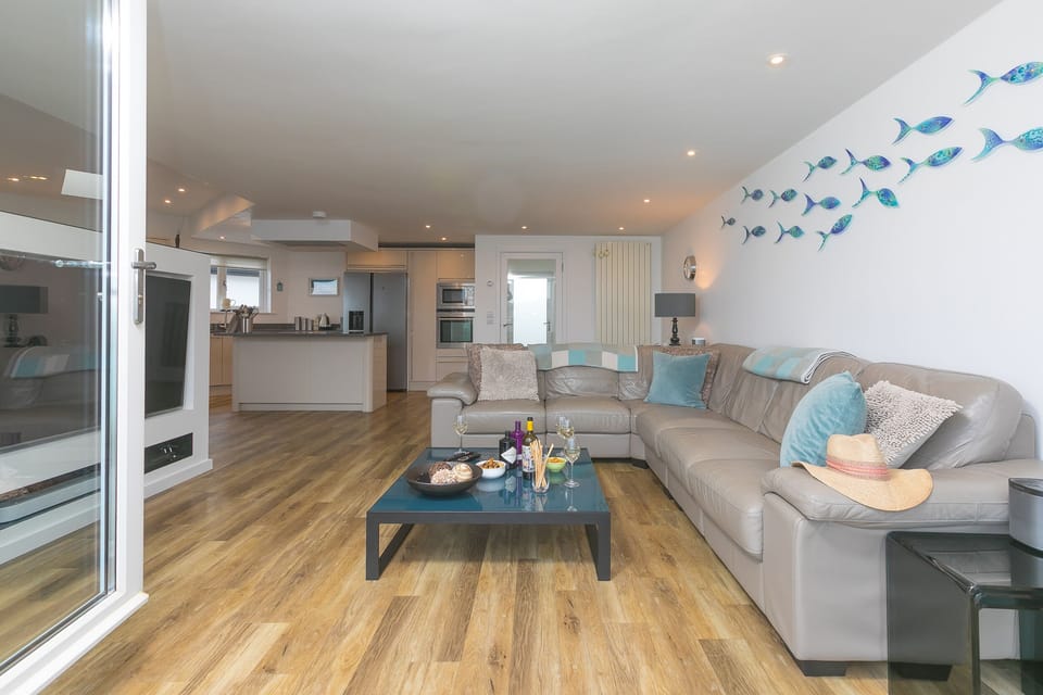 Cottage | Living area | Video-game console, DVD player