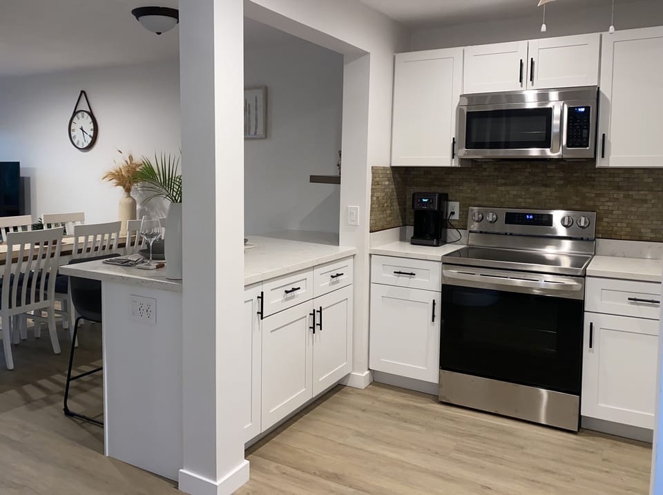 Kitchen | Custom-designed, fully equipped kitchen with upgraded appliances