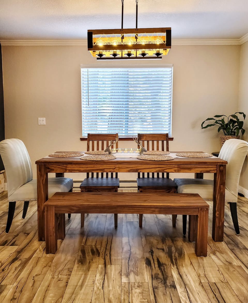 Room for seven! The dining room is located on the upper floor near the kitchen. 