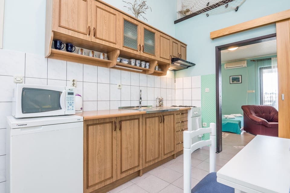 Classic Apartment 2+1 | Private kitchen | Fridge, microwave, stovetop, toaster