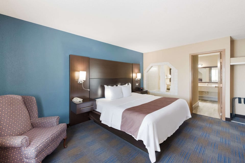 Suite, Non Smoking | In-room safe, desk, iron/ironing board, rollaway beds