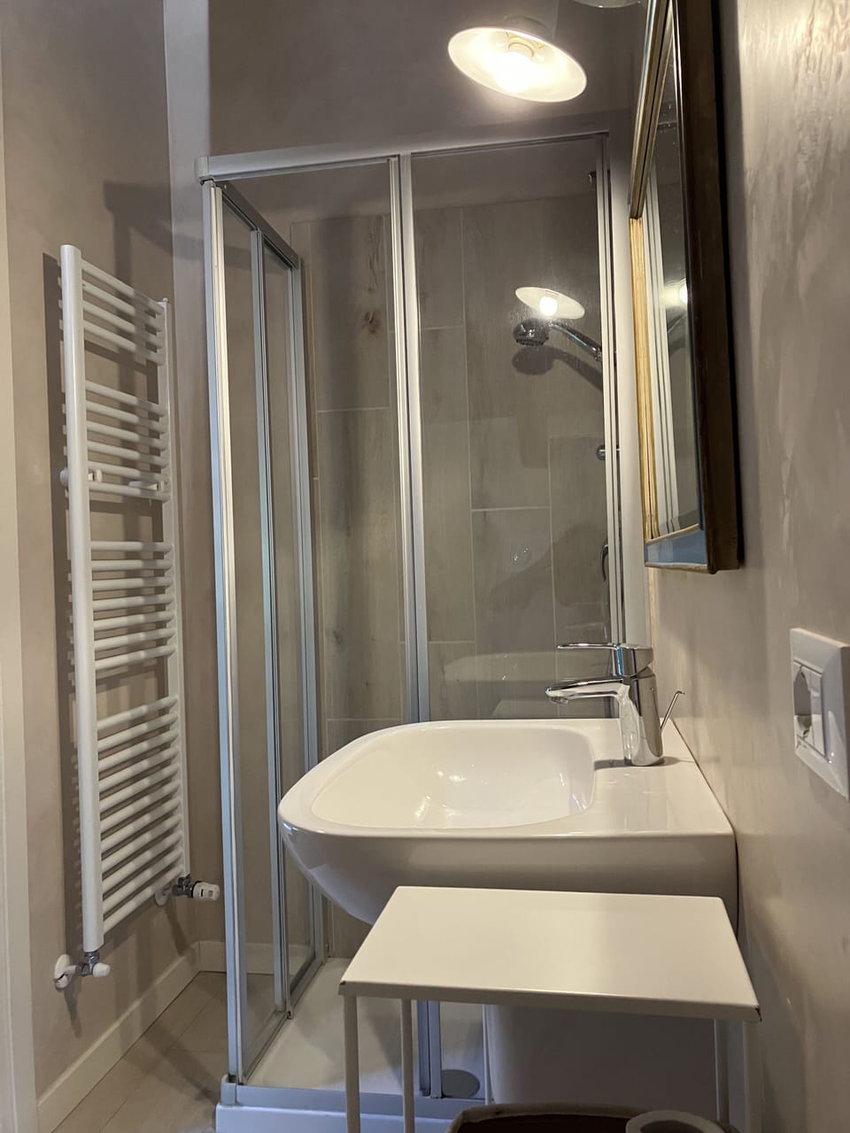Lella | Bathroom | Shower, hair dryer, bidet, soap