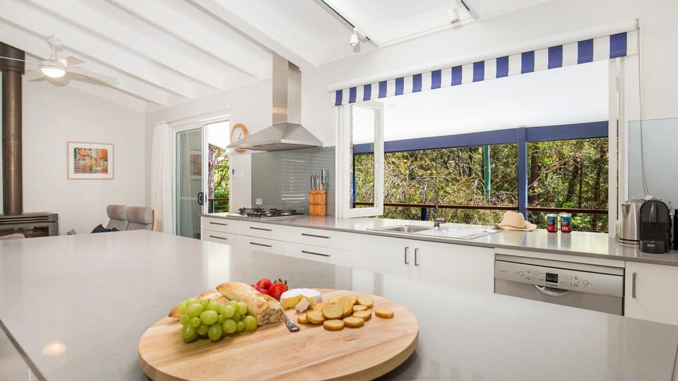 Latitude South Coast - jervis bay accommodation kitchen