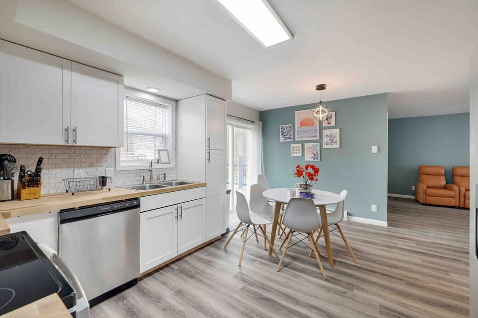 Kitchen Dining Area