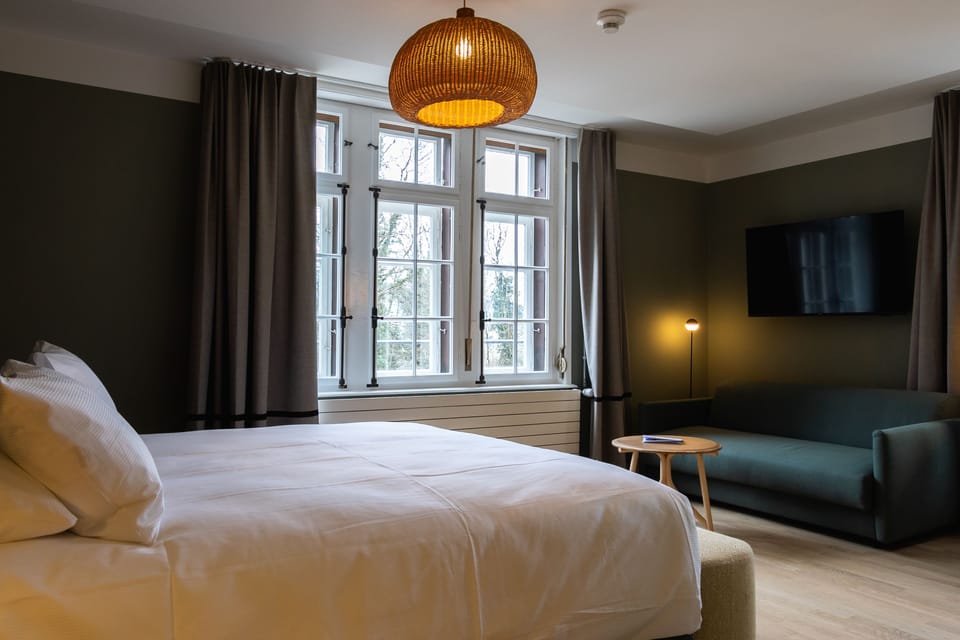 Lodge Double | Hypo-allergenic bedding, down comforters, free minibar, in-room safe