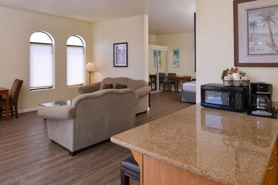 Executive Suite | Living area | 32-inch flat-screen TV with cable channels, TV