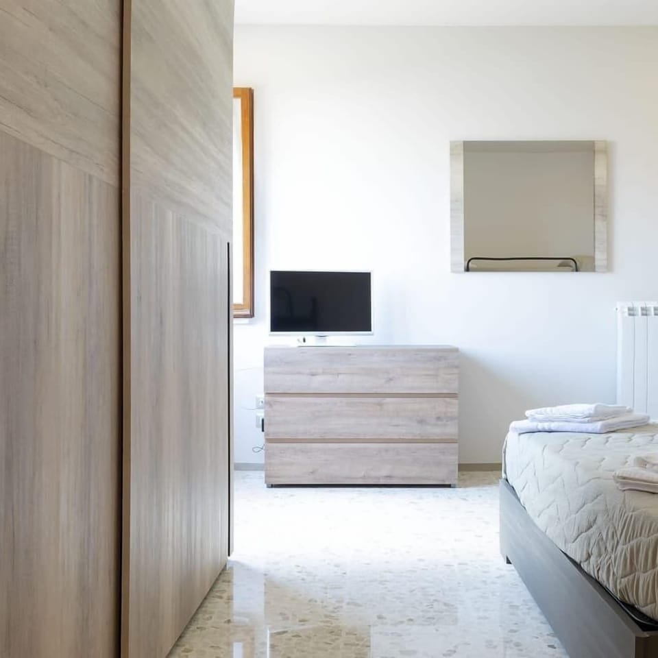 Triple Room, Sea View | Soundproofing, travel crib, WiFi (free), bed sheets