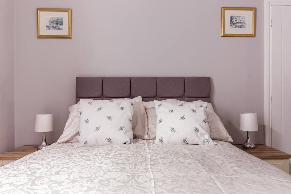 House | 4 bedrooms, iron/ironing board, free WiFi, bed sheets
