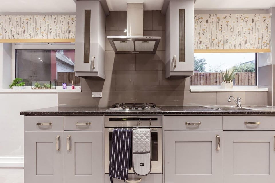 House | Private kitchen | Fridge, microwave, oven, stovetop