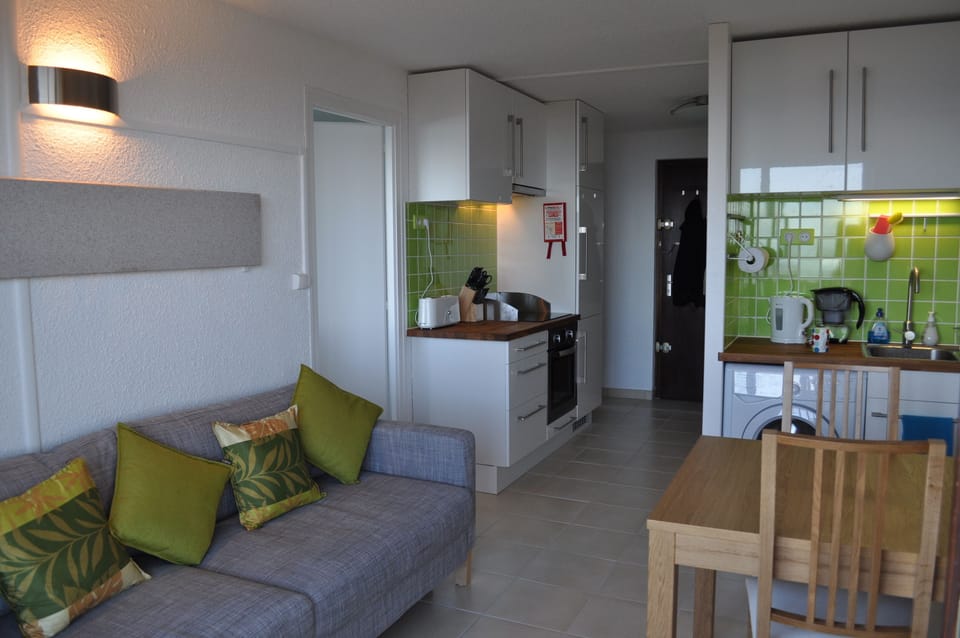 View towards the kitchen.