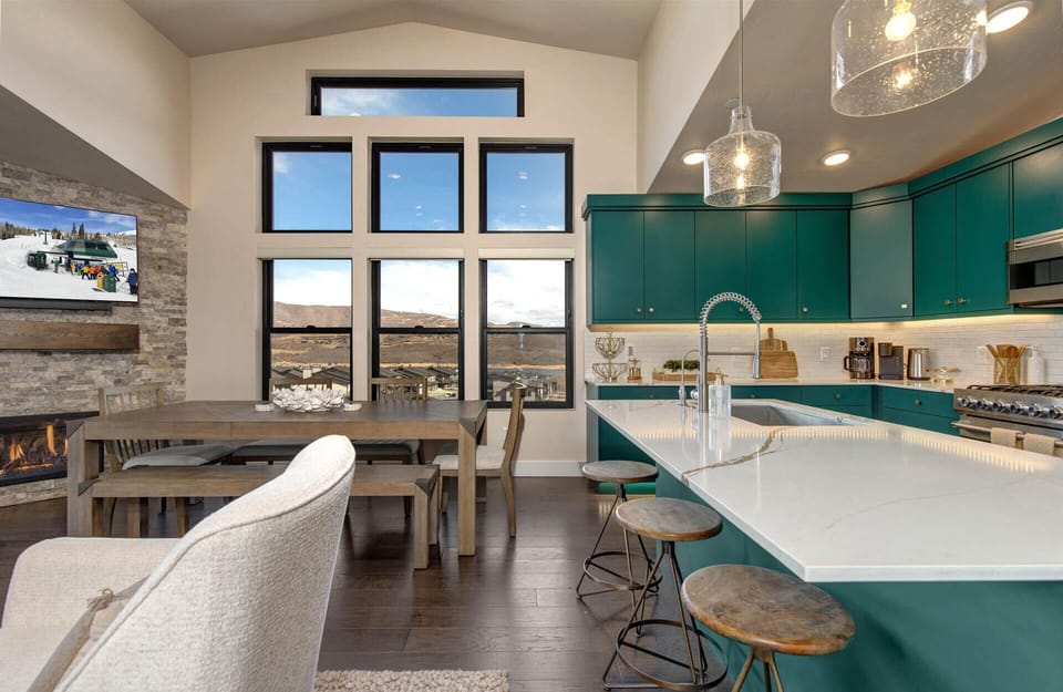 Mayflower Lakeside 1121-304: The kitchen and dining area boasts large windows offering stunning mountain and lake views.