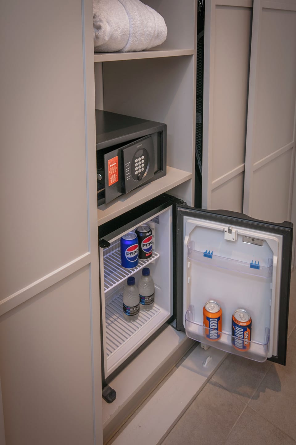 In-room safe, desk, soundproofing, free WiFi