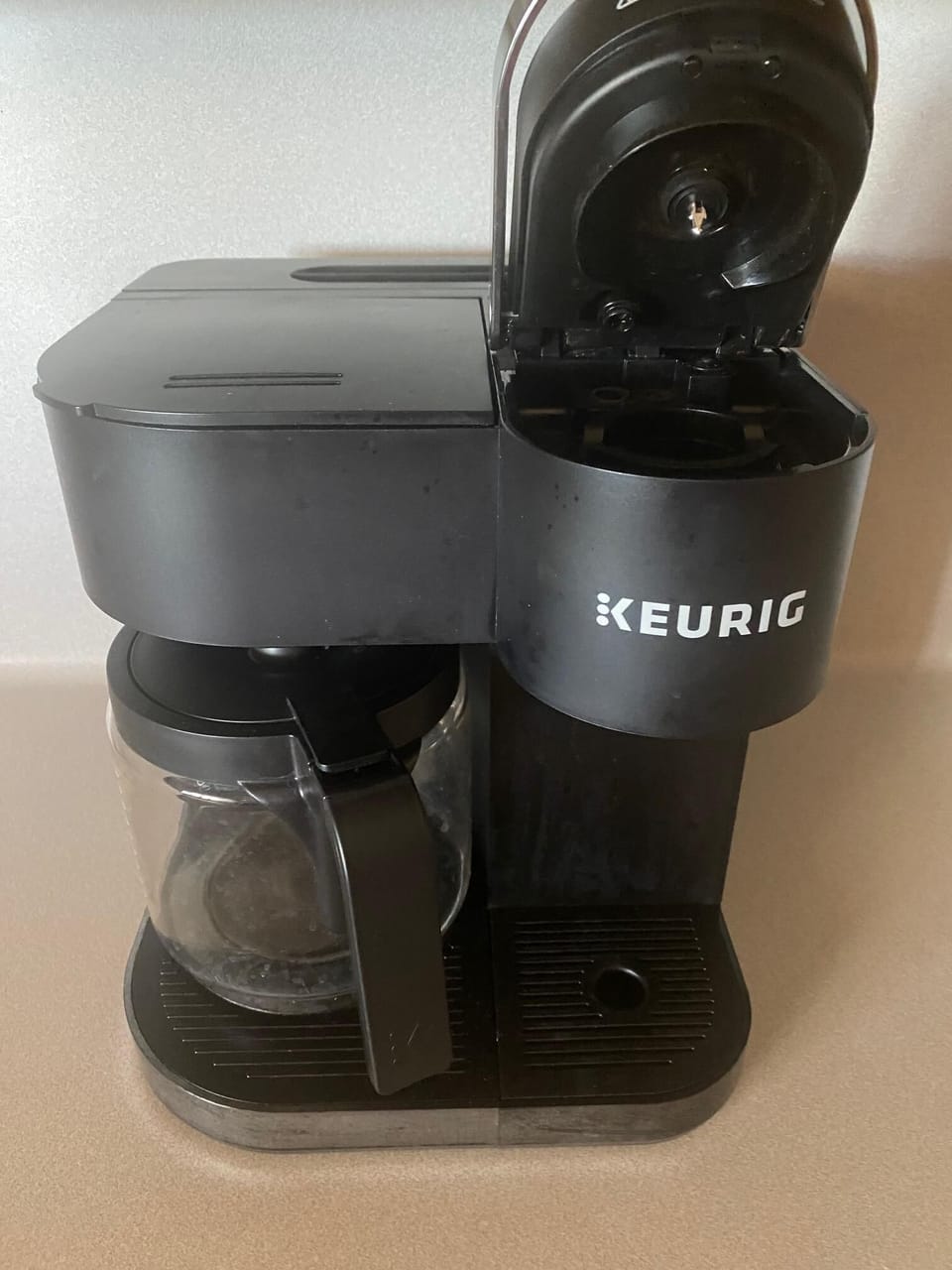 Coffee Maker is Keurig Cups and Pot