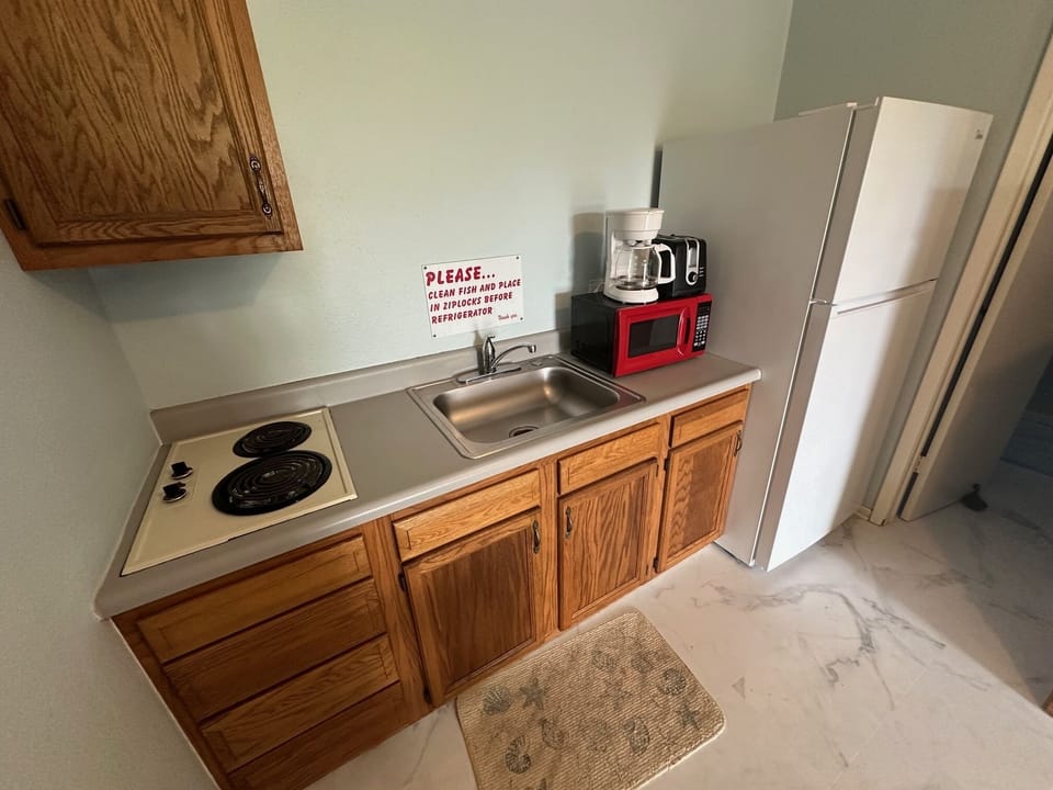 kitchenette full sized refrigerator