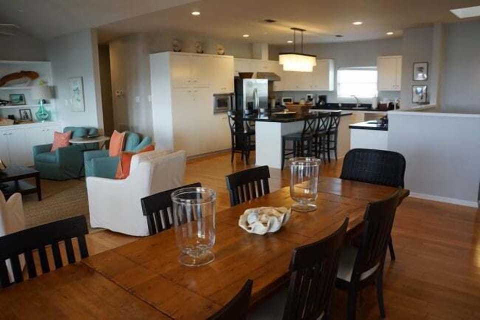 Dining Table and Breakfast Bar