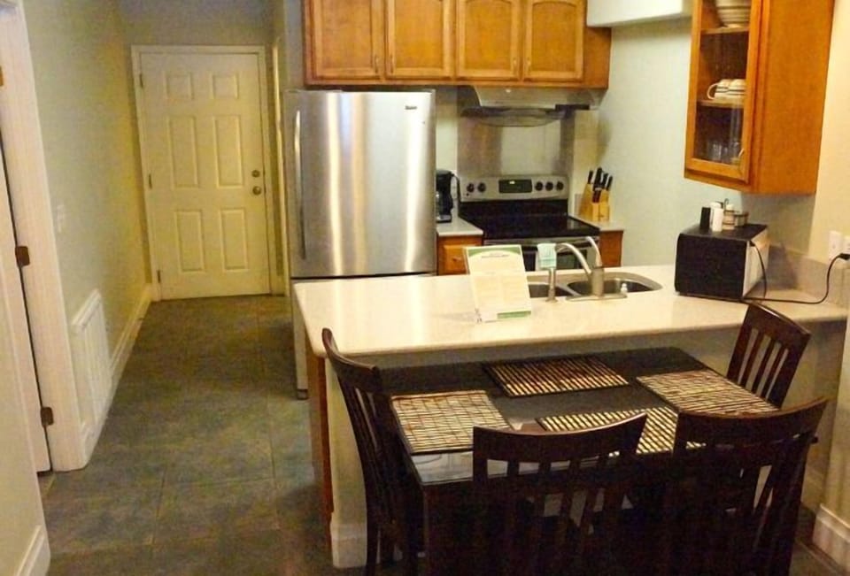 Down Unit Kitchen & Dining