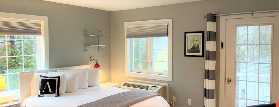 Room, 1 King Bed | Individually decorated, individually furnished, soundproofing