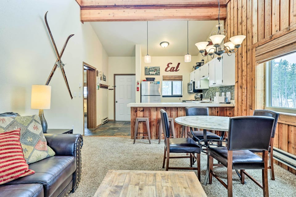 Dining Area | Dishware/Flatware