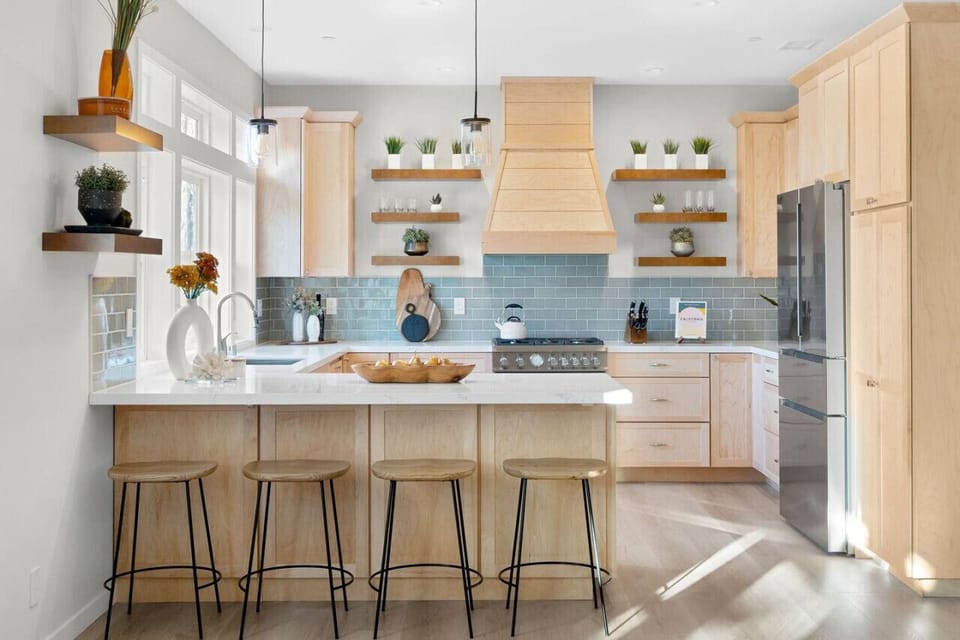 Ample counter and cabinet space, a large pantry, high-end stainless steel appliances, William Sonoma silverware and dishware, you will love cooking and entertaining in this chef`s kitchen.