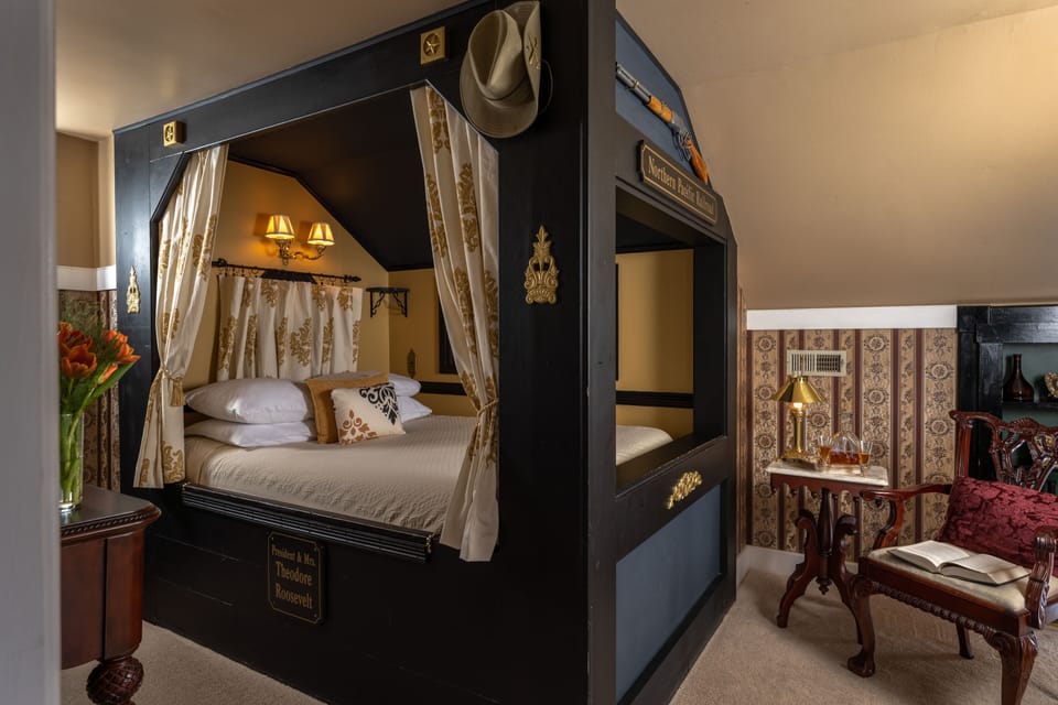 Deluxe Suite, 1 Queen Bed | Individually decorated, individually furnished, free WiFi, bed sheets