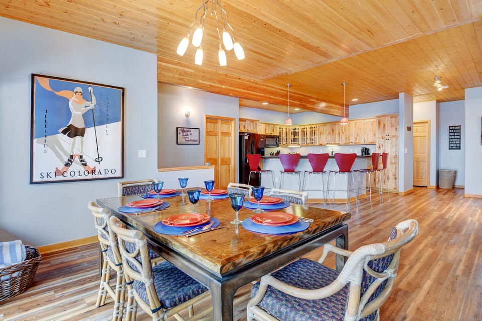 Dining Area with Seating for 6 People