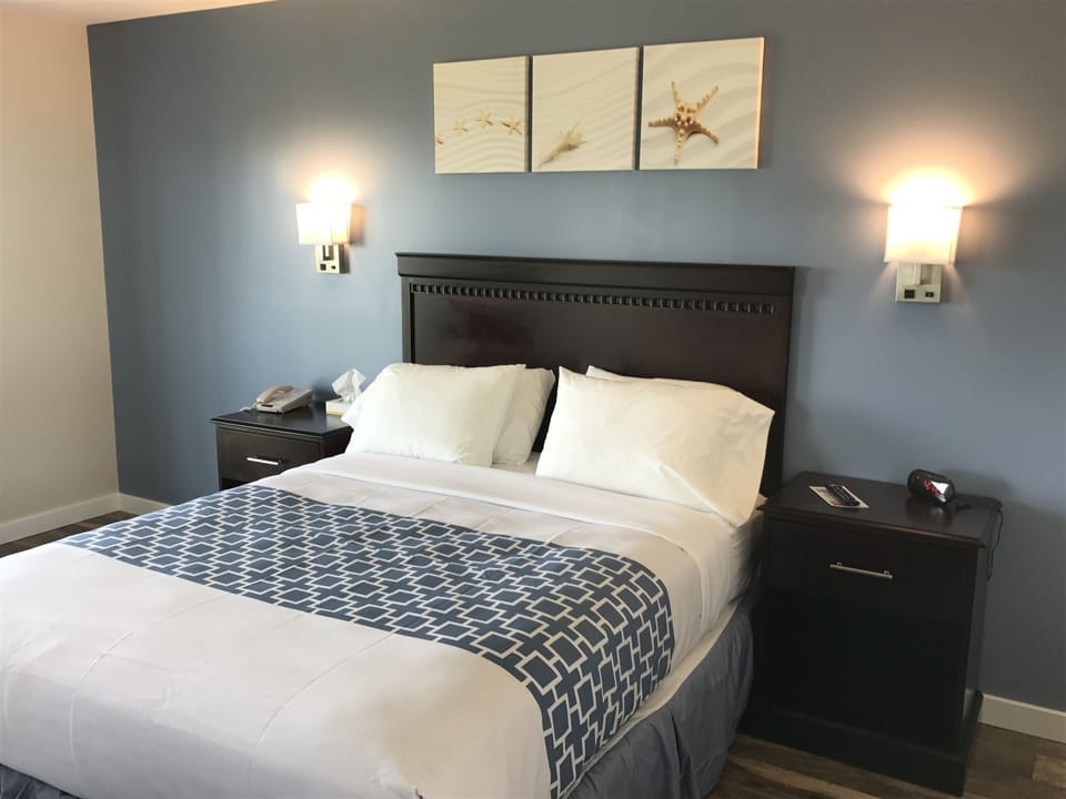 Deluxe Suite, Non Smoking, Ocean View | Down comforters, desk, blackout drapes, soundproofing