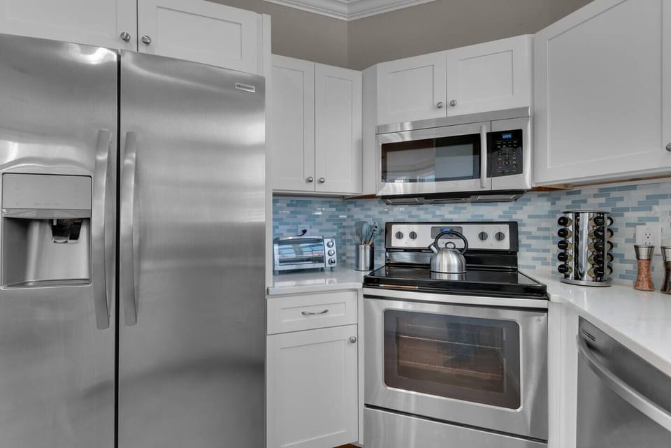 Kitchen area with cooking basics