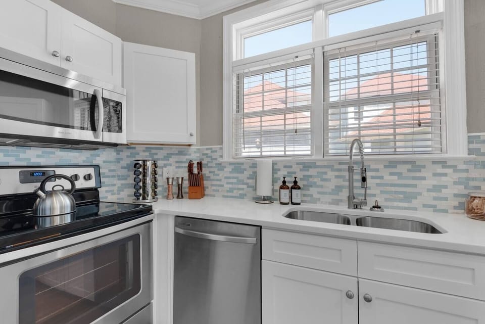 Main house - Kitchen area