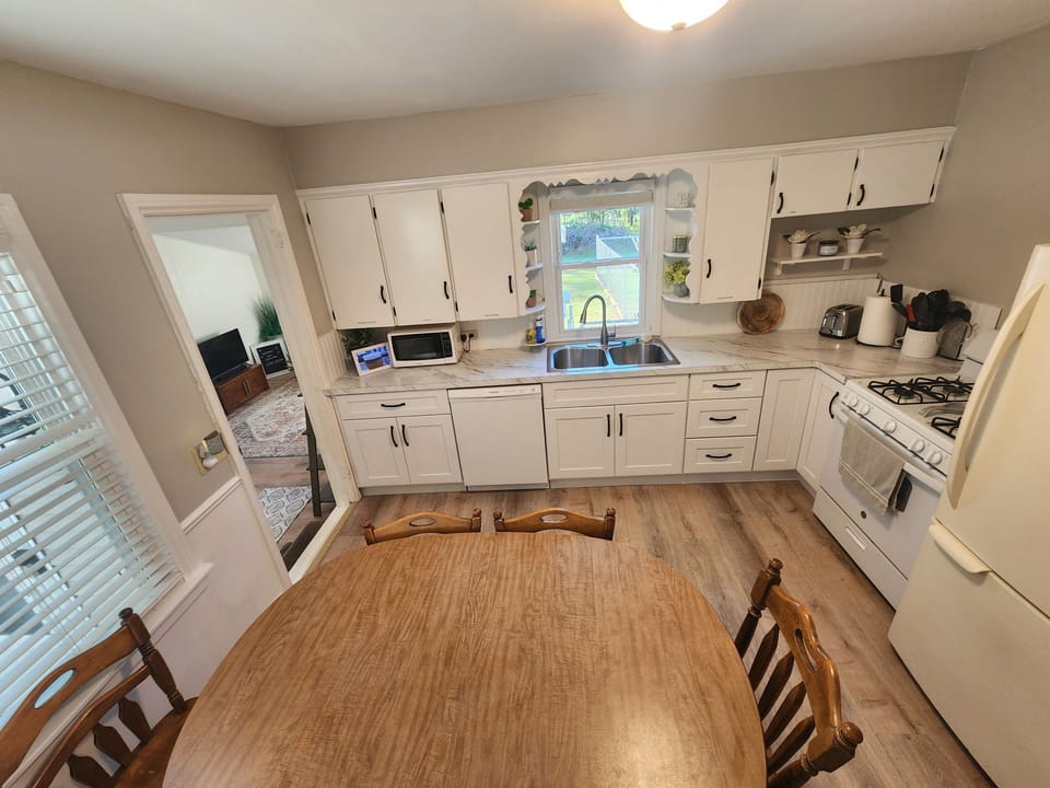 6 top dining room table. Full kitchen including crockpot and more.