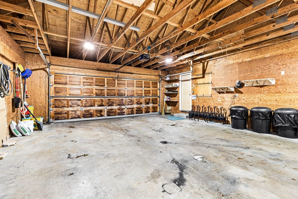 Boot, glove and hat dryer for skiers, with ski and boot racks!  Attached 2 car garage for your use, room to unload  after a day of exploring the North Shore.