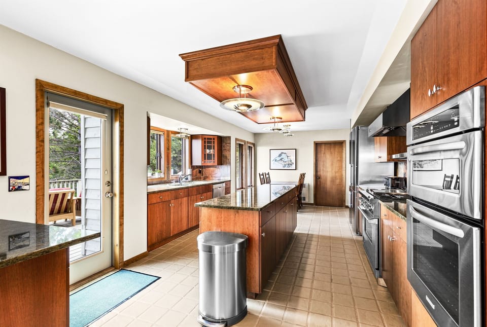 This kitchen is an entertainer's delight. Gather round and enjoy!