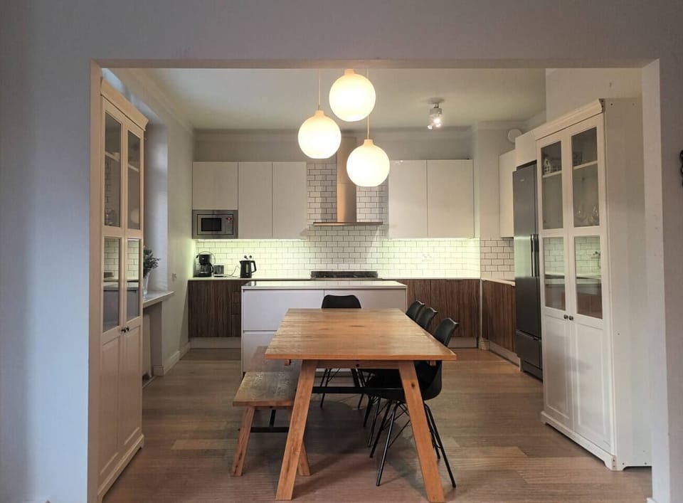Superior Apartment | Private kitchen | Fridge, microwave, oven, stovetop