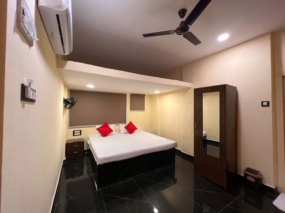 Deluxe Double Room | Soundproofing, bed sheets