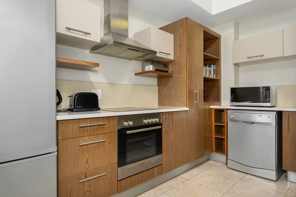 Exclusive Apartment | Private kitchen | Fridge, microwave, oven, stovetop