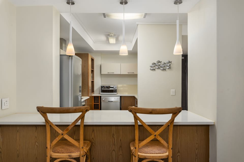 Exclusive Apartment | Private kitchen | Fridge, microwave, oven, stovetop