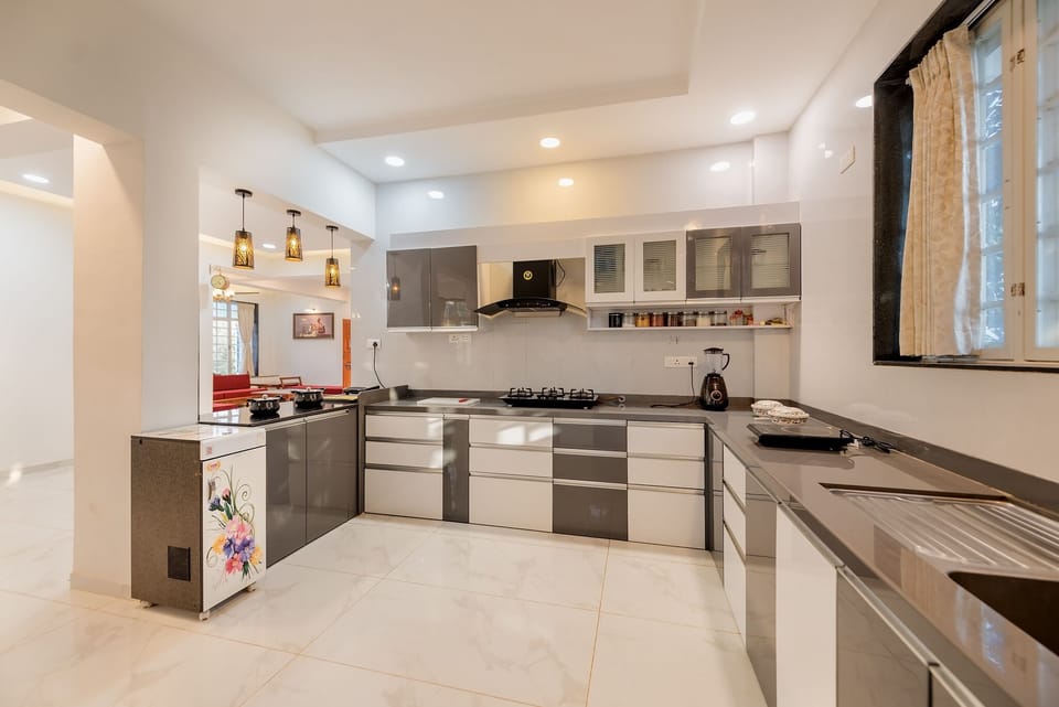 Luxury Bungalow | Private kitchen | Griddle, toaster oven, waffle maker, freezer