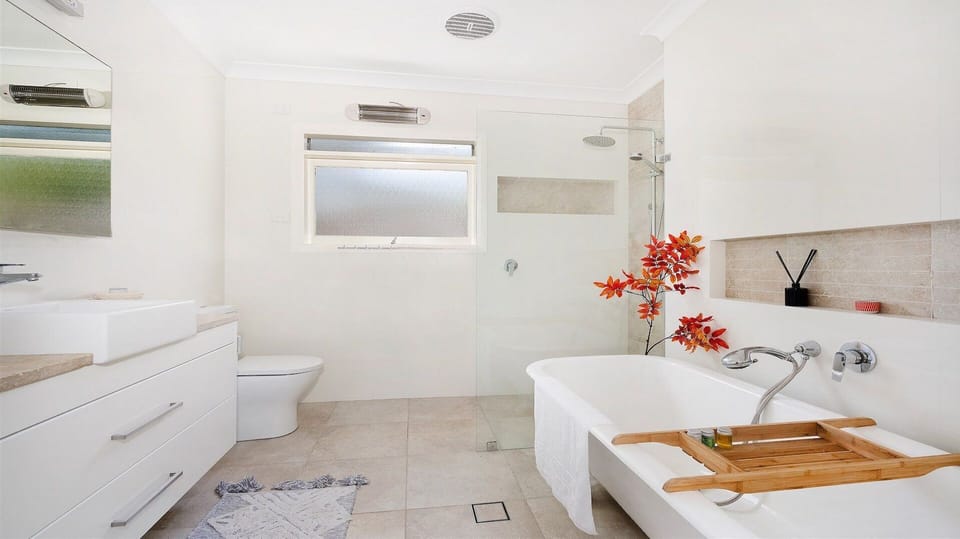Gillian | Bathroom | Bath
