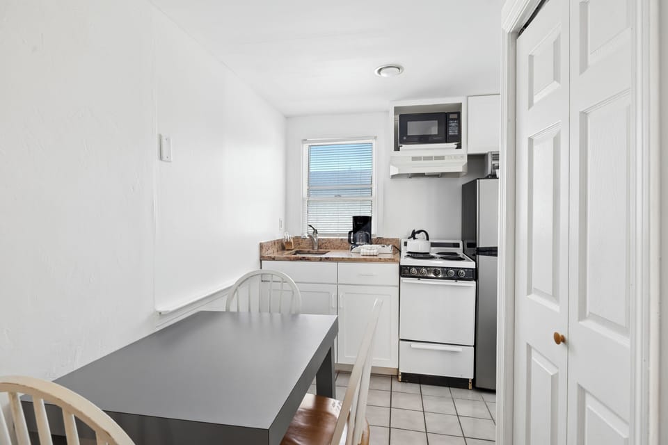 Superior Room, 2 Queen Beds (Superior No View, Pet Friendly) | Private kitchen | Coffee/tea maker, microwave