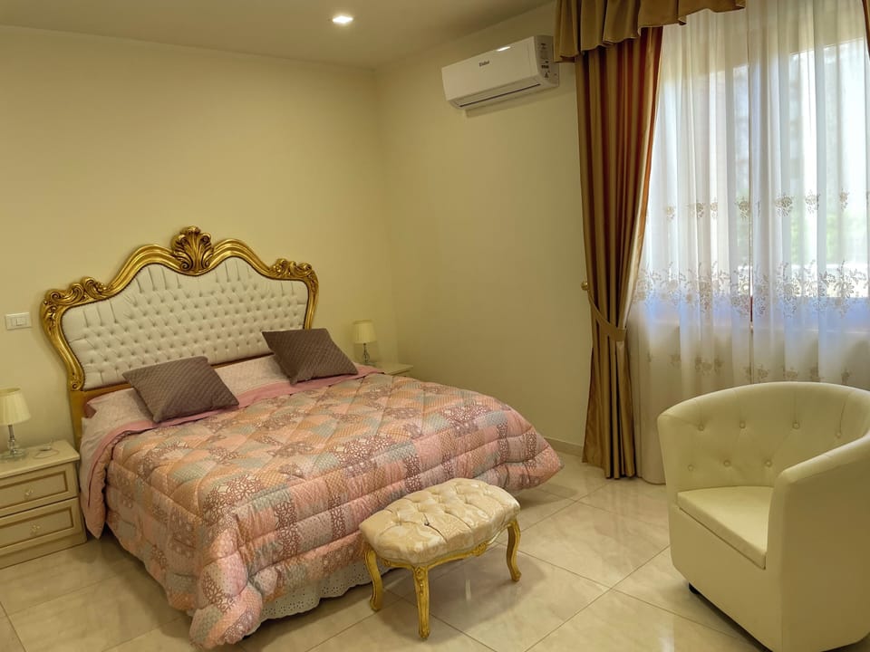 Deluxe Double or Twin Room | In-room safe, desk, soundproofing, WiFi (free)