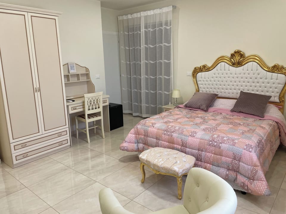 Deluxe Double or Twin Room | In-room safe, desk, soundproofing, free WiFi