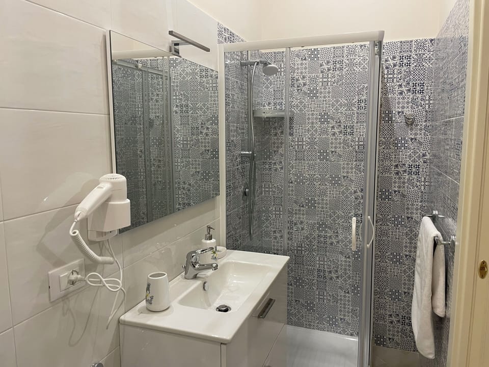Deluxe Double or Twin Room | Bathroom | Hair dryer, slippers, bidet