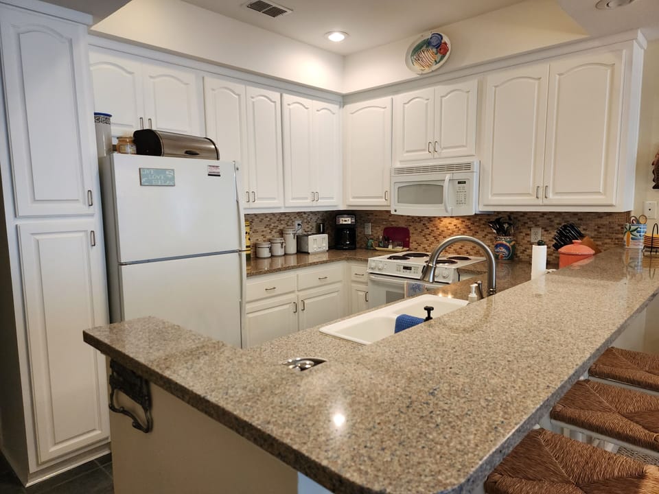 kitchen & bar