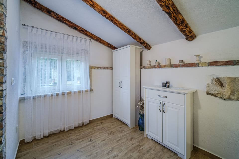 House | 3 bedrooms, individually decorated, individually furnished